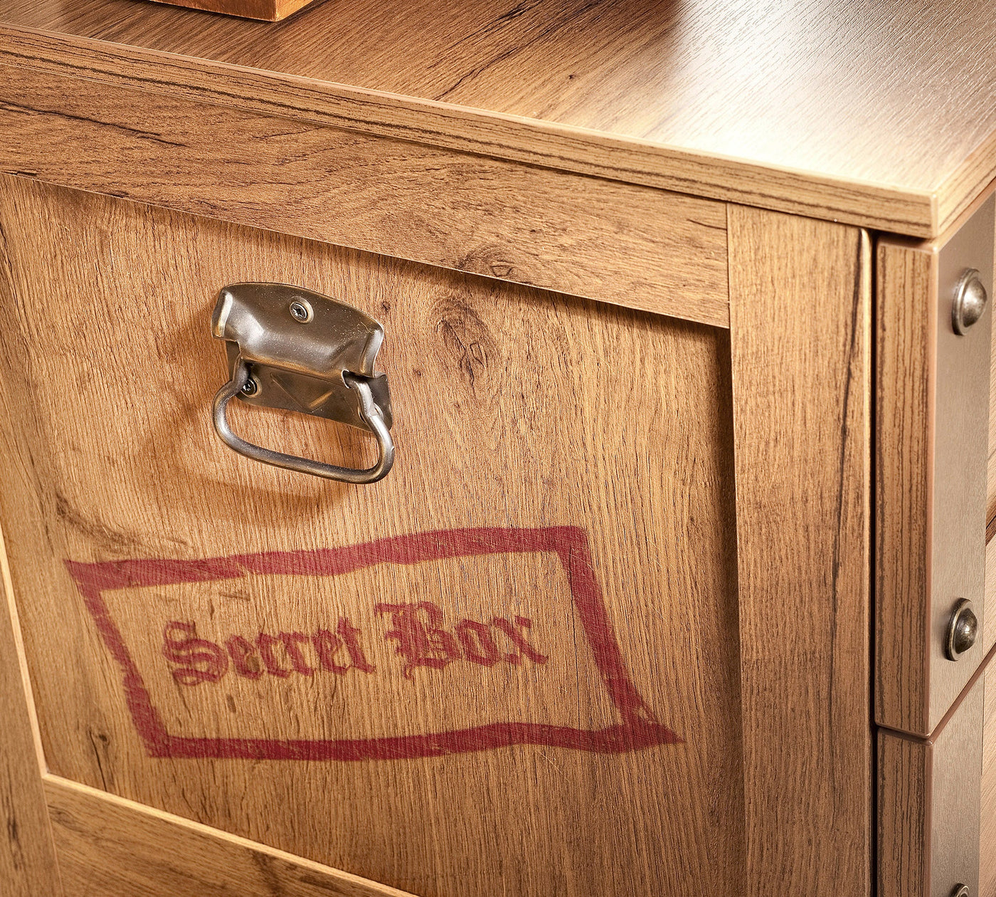 Pirate Komodë me Fijoka