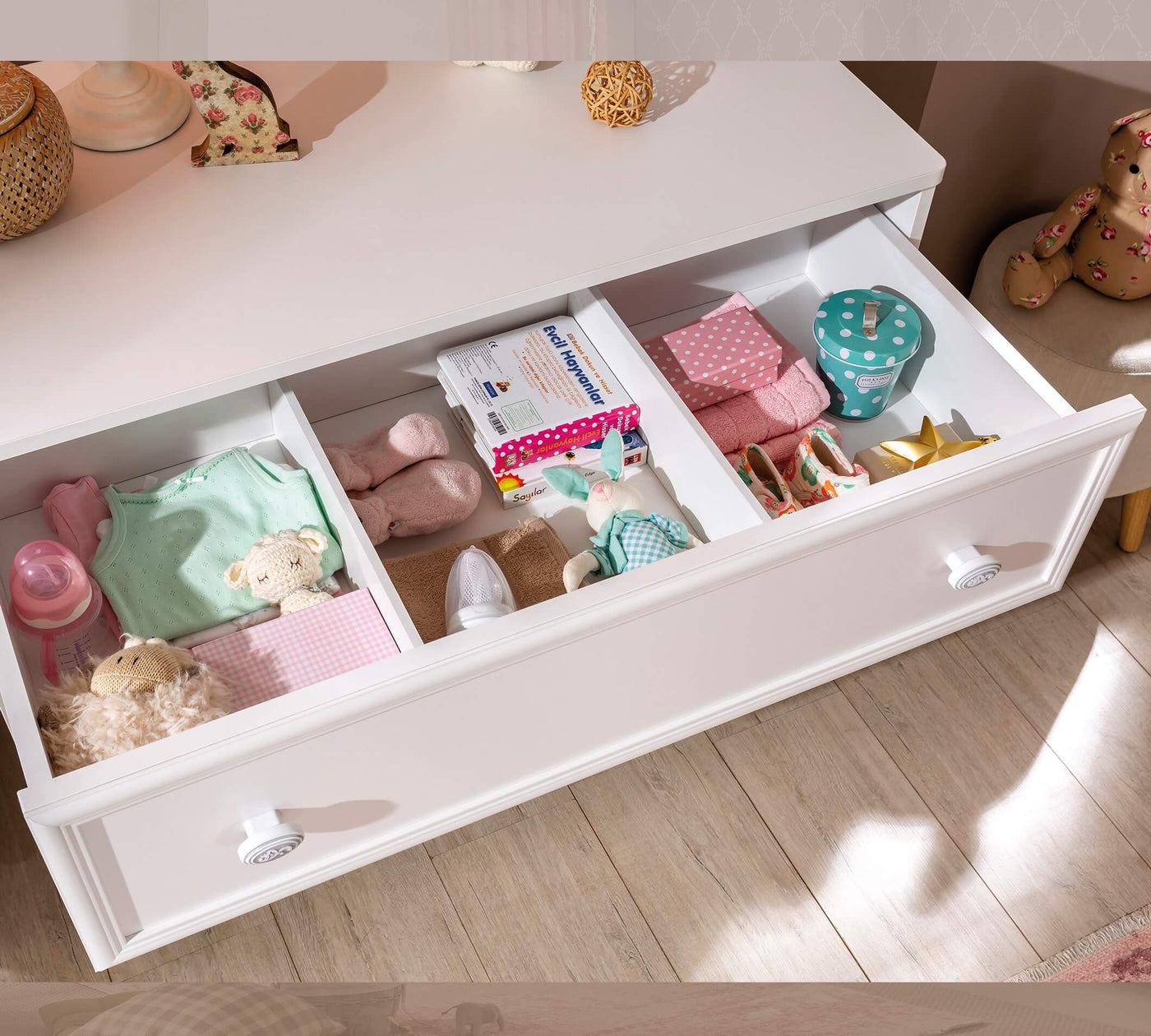 Romantica Komodë me Fijoka