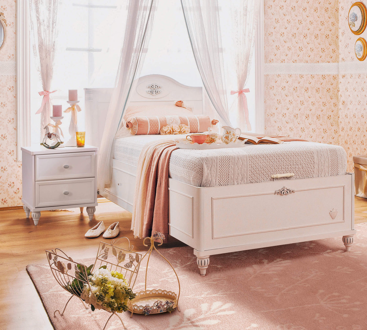 Romantic Shtrat me bazë (mekanizëm hapjeje)