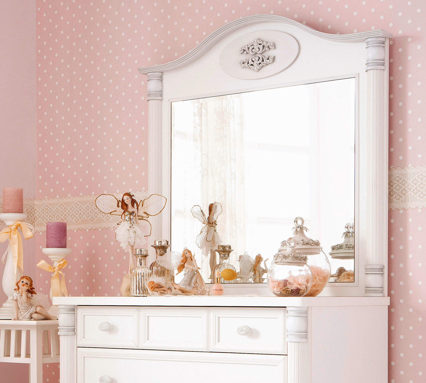 Romantic Pasqyrë e komodës me fijoka