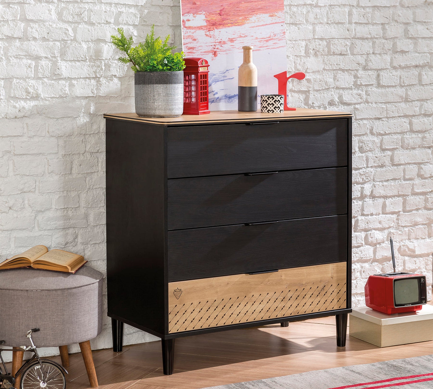 Black Komodë me fijoka