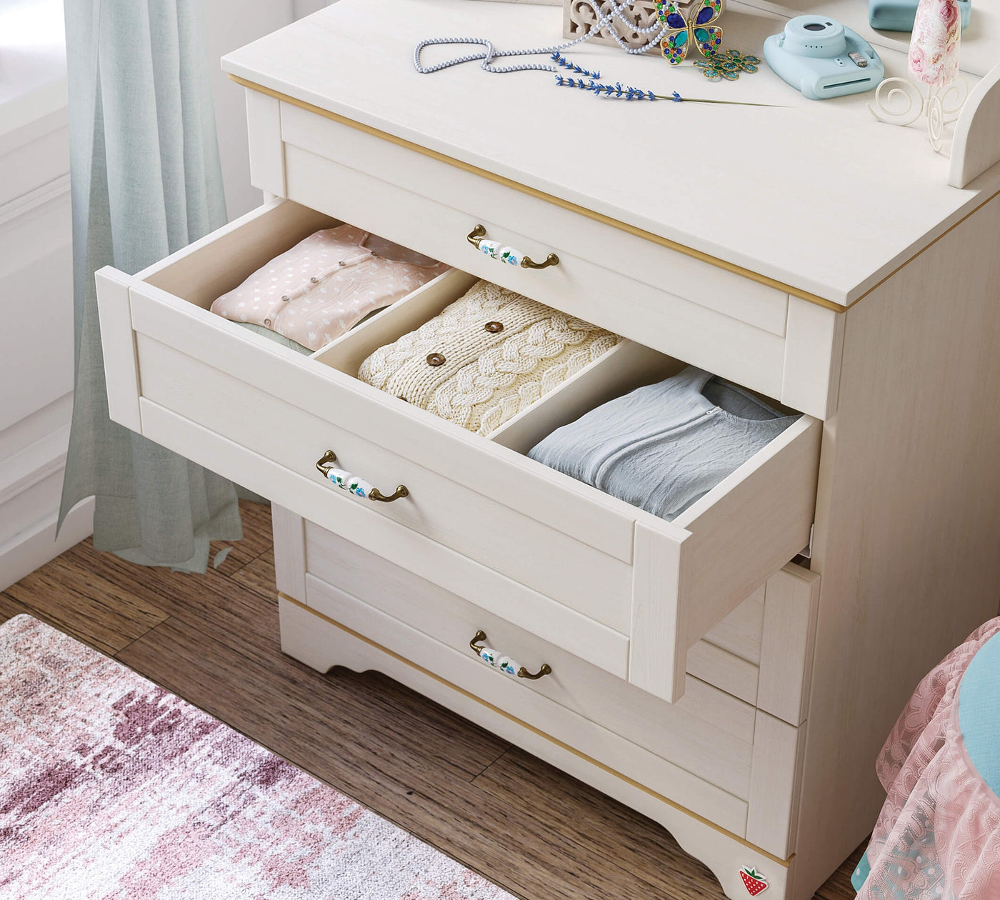 Flora (New) Komodë me Fijoka