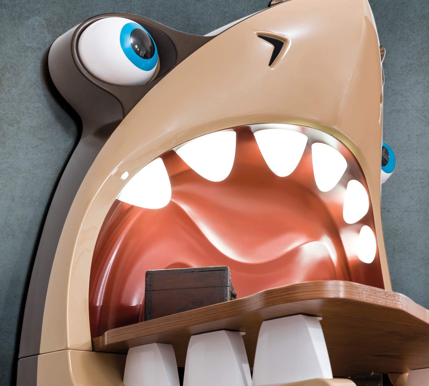 PIRATE SHARK Tavolinë pune në formë Peshkaqeni